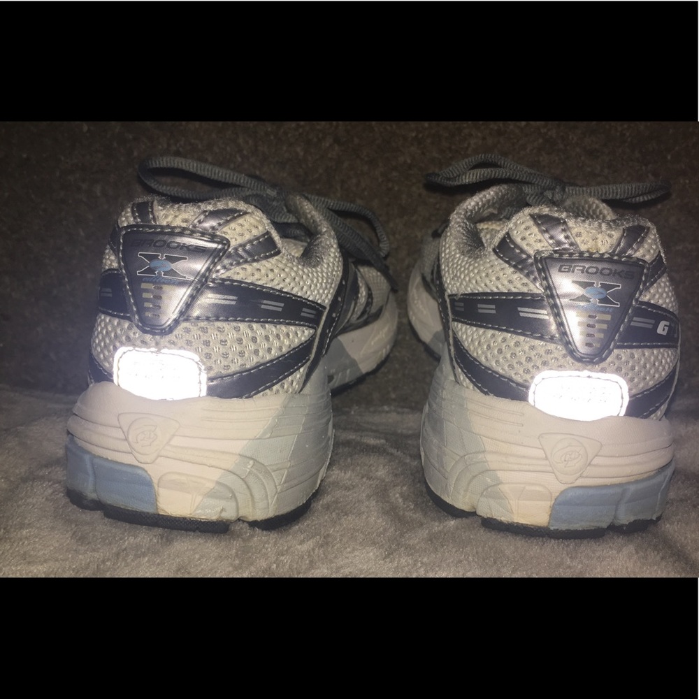 Women’s Brooks - Picture 4 of 4